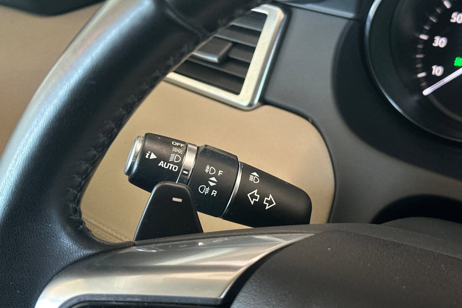 Used 2019 Land Rover Discovery Sport HSE image 30