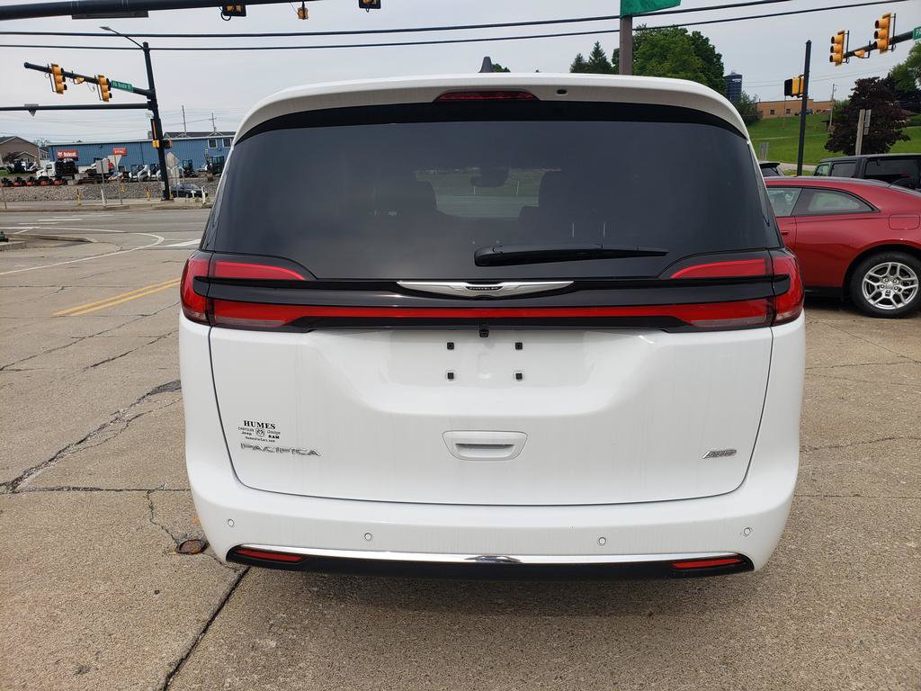 New 2026 Chrysler Pacifica Select AWD/4WD image 4