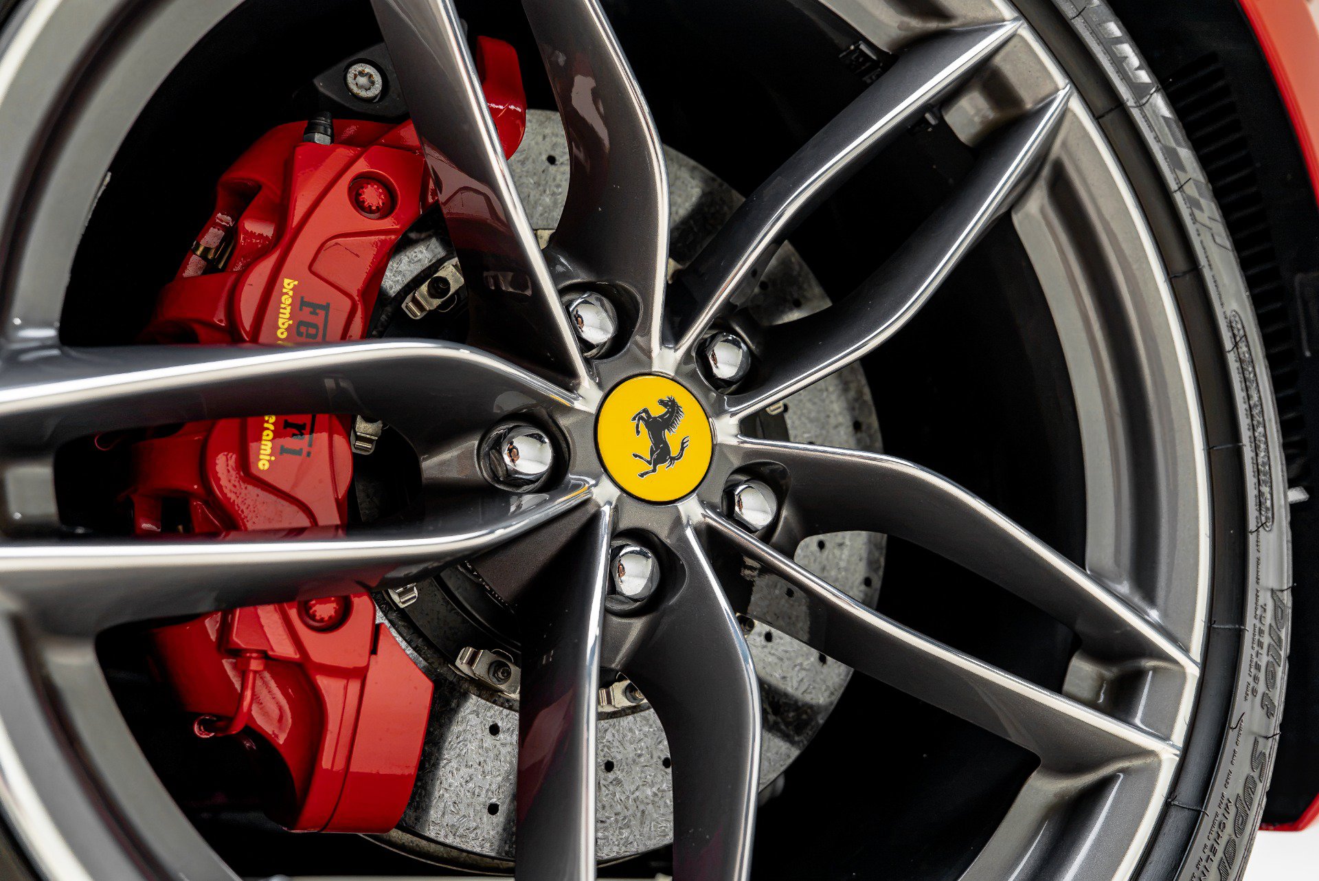 Used 2018 Ferrari 488 GTB RWD image 34