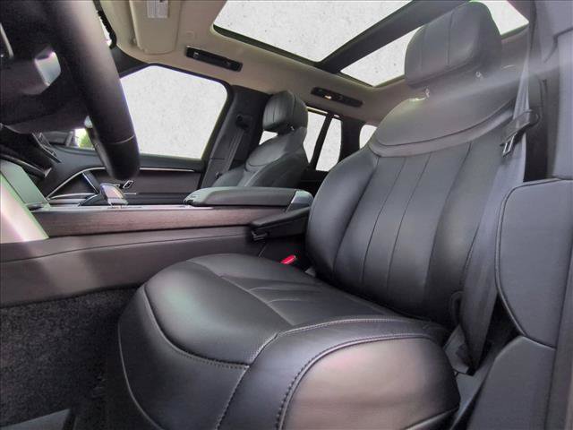Used 2025 Land Rover Range Rover SE AWD/4WD image 16