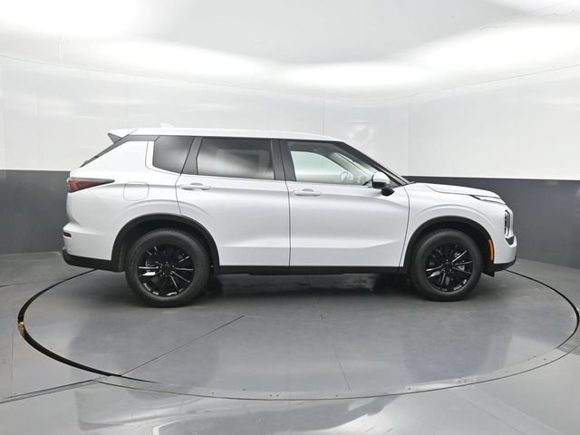 New 2026 Mitsubishi Outlander ES FWD image 27