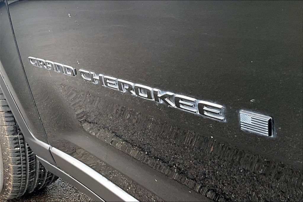 Used 2024 Jeep Grand Cherokee Altitude AWD/4WD image 8