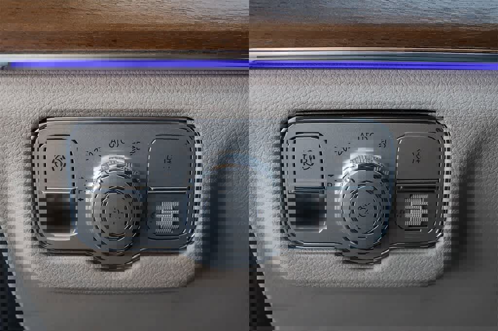 Used 2022 Mercedes-Benz GLE 350 4MATIC w/ Premium Package image 23