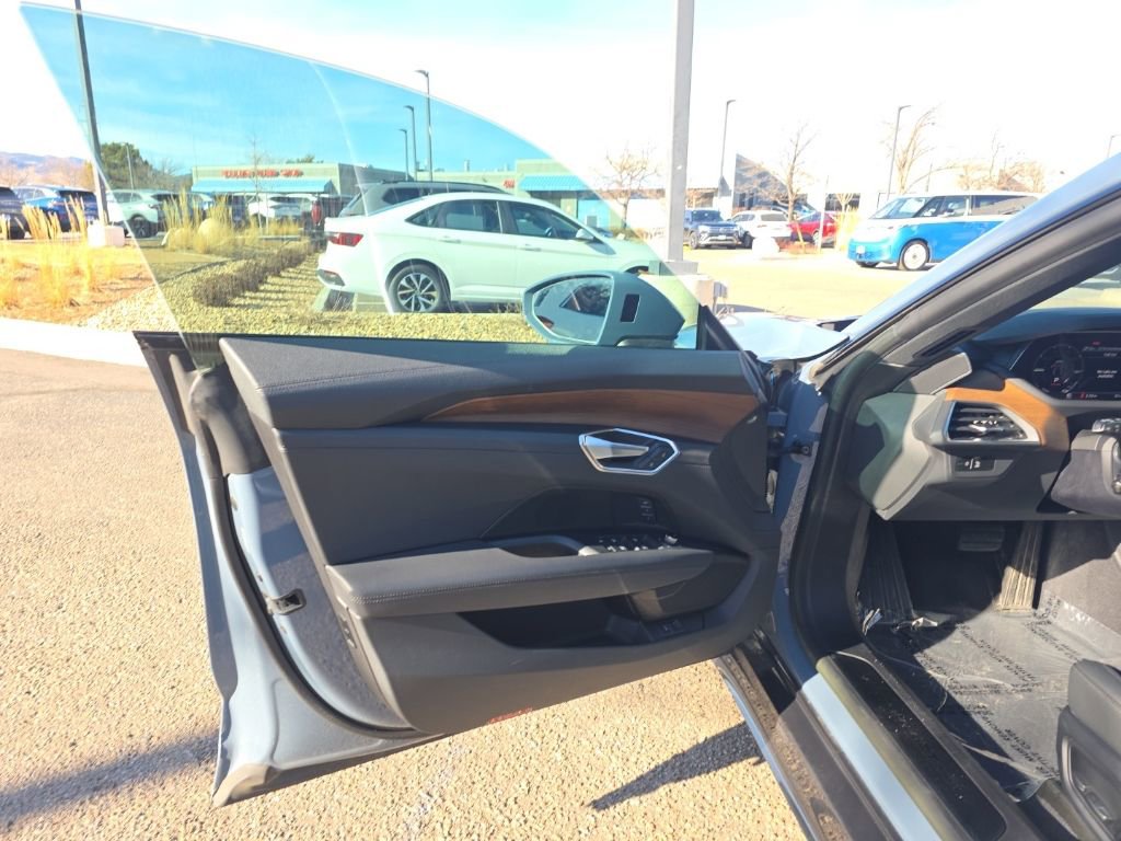 Used 2022 Audi e-tron GT Premium Plus image 9