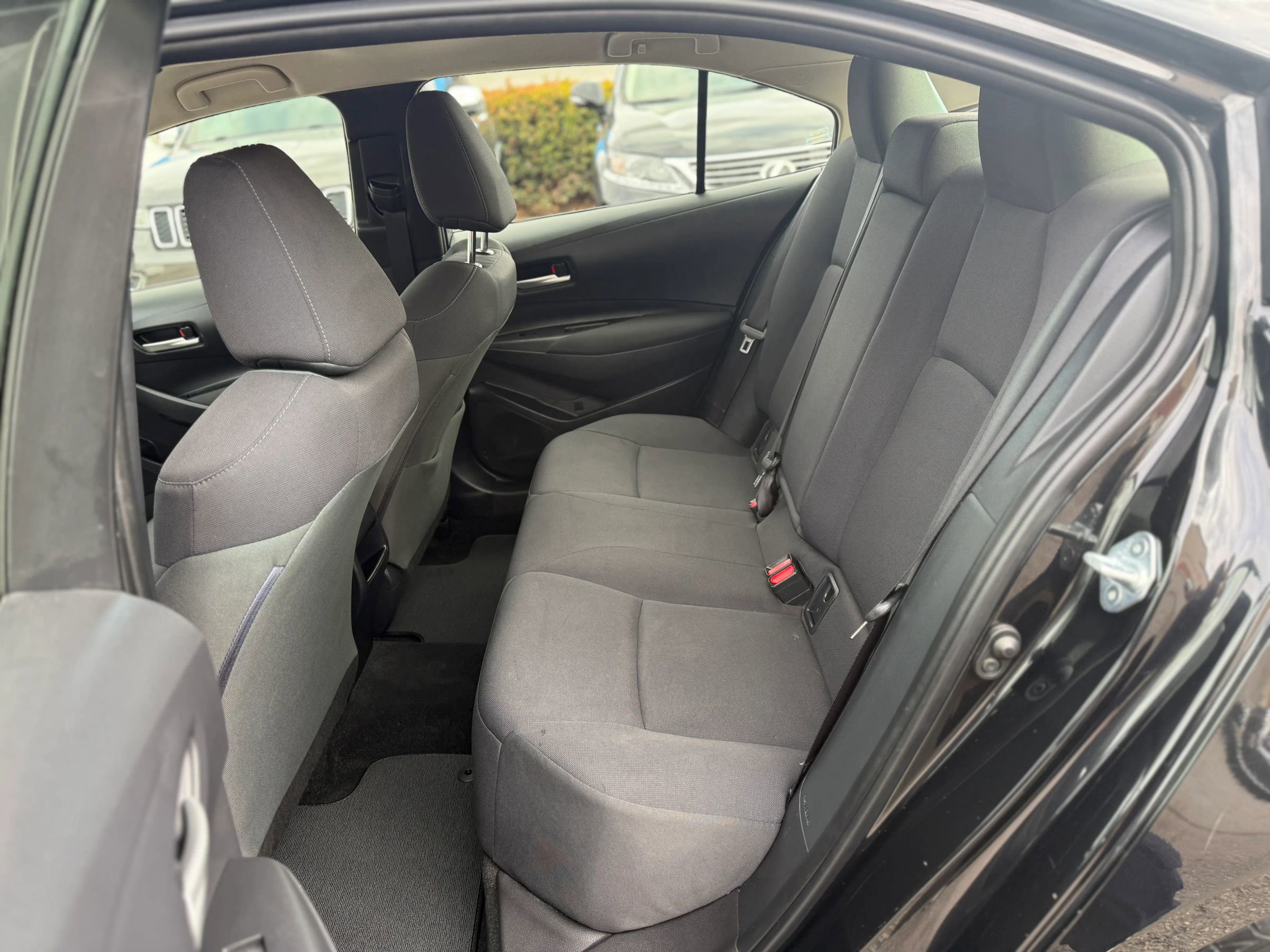 Used 2021 Toyota Corolla LE image 16