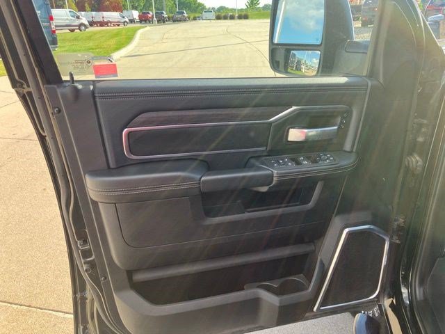 Used 2025 RAM 2500 Laramie AWD/4WD image 10