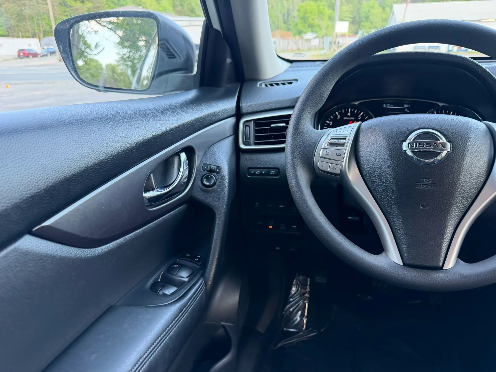 Used 2015 Nissan Rogue SV w/ SV Premium Package AWD/4WD image 33