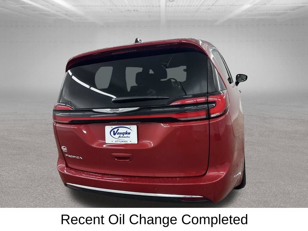 Used 2025 Chrysler Pacifica Select FWD image 12