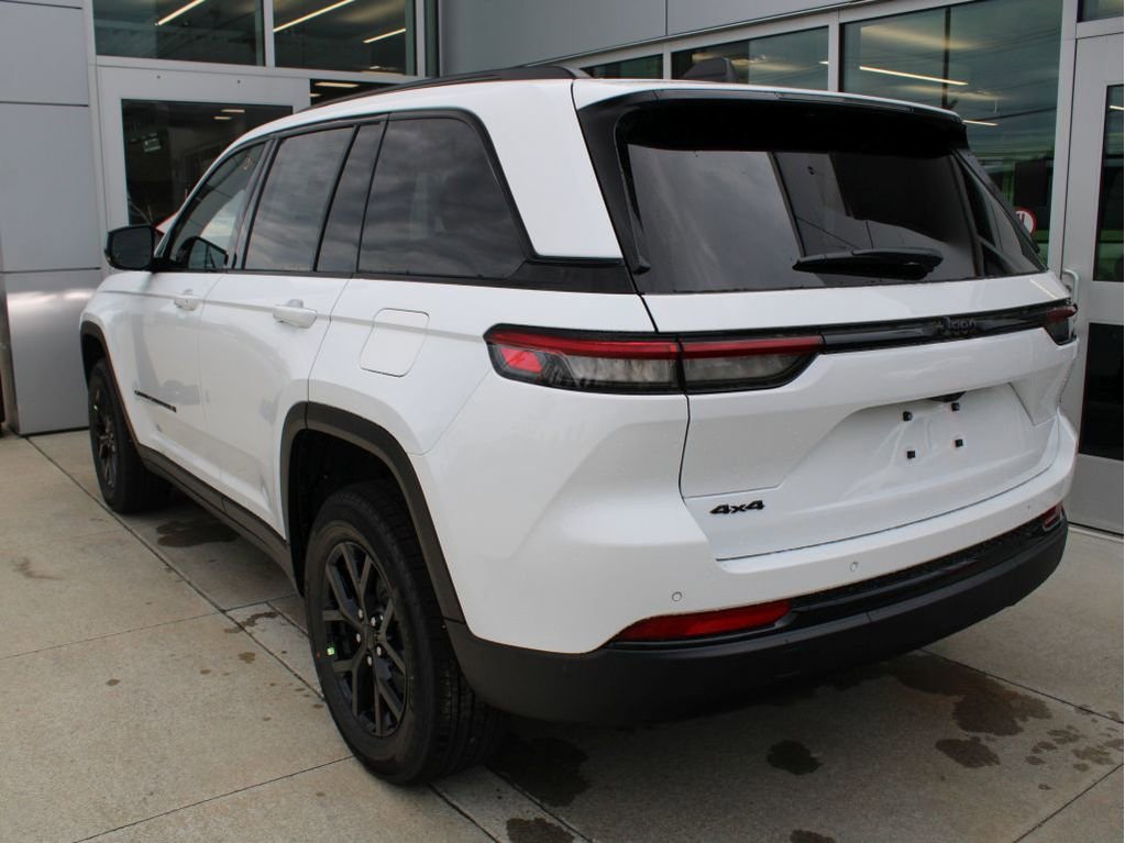 New 2025 Jeep Grand Cherokee Altitude image 6