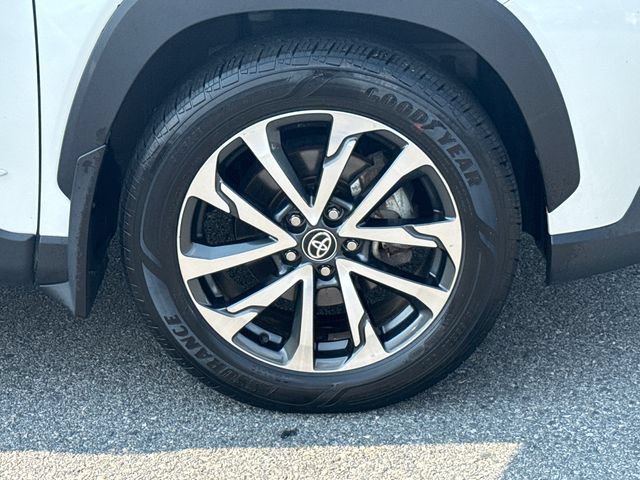 Used 2023 Toyota Corolla Cross XLE w/ Convenience Package FWD image 12