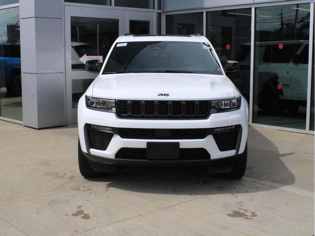 New 2026 Jeep Grand Cherokee L Limited w/ Limited Altitude Package AWD/4WD image 2