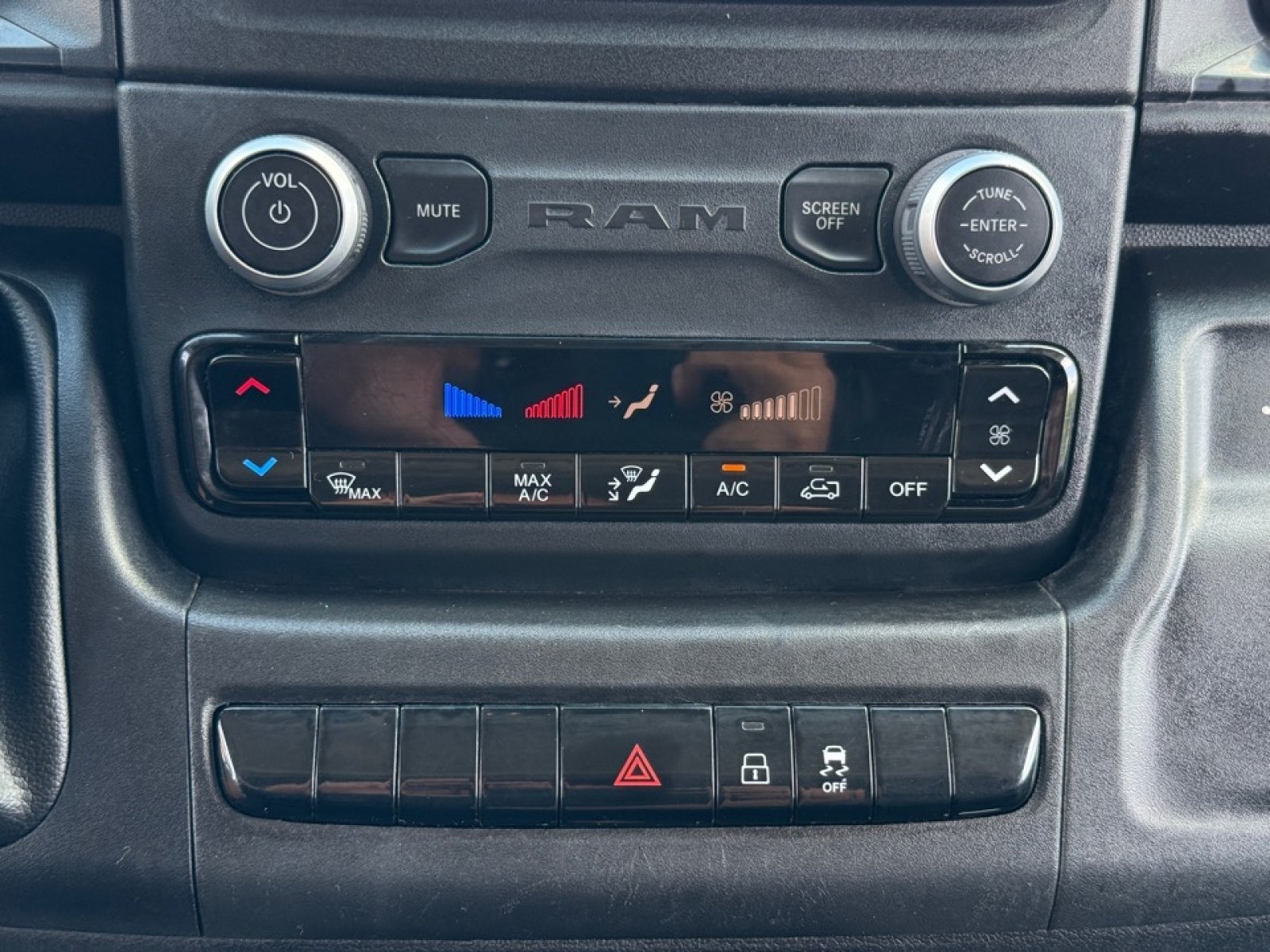 Used 2023 RAM ProMaster 2500 FWD image 15