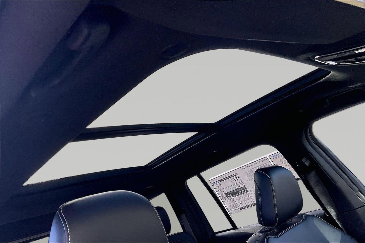 New 2026 Jeep Grand Cherokee Limited w/ Limited Altitude Package AWD/4WD image 15