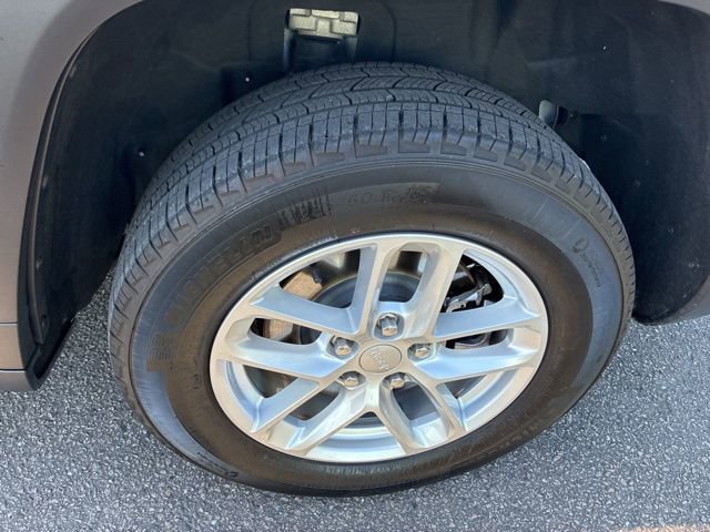 Used 2023 Jeep Grand Cherokee L Laredo w/ Luxury Tech Group I RWD image 12