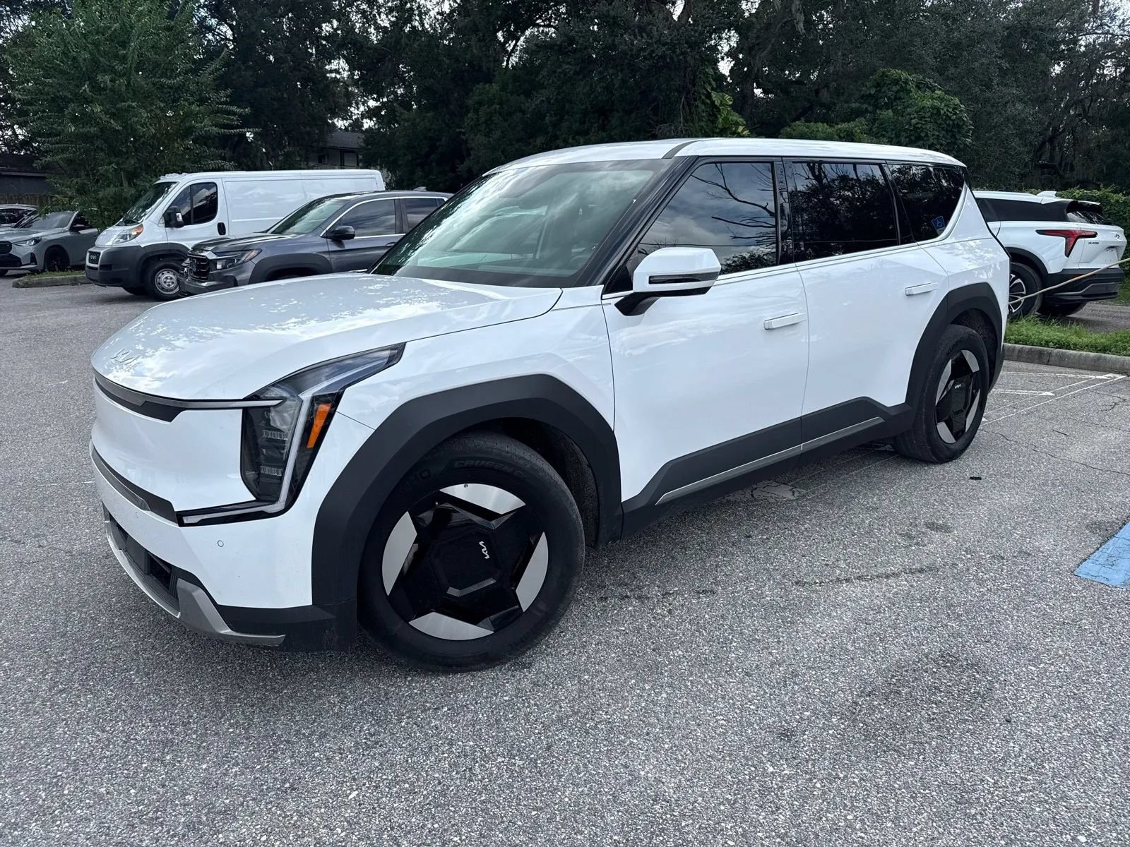 Used 2026 Kia EV9 Light RWD image 3