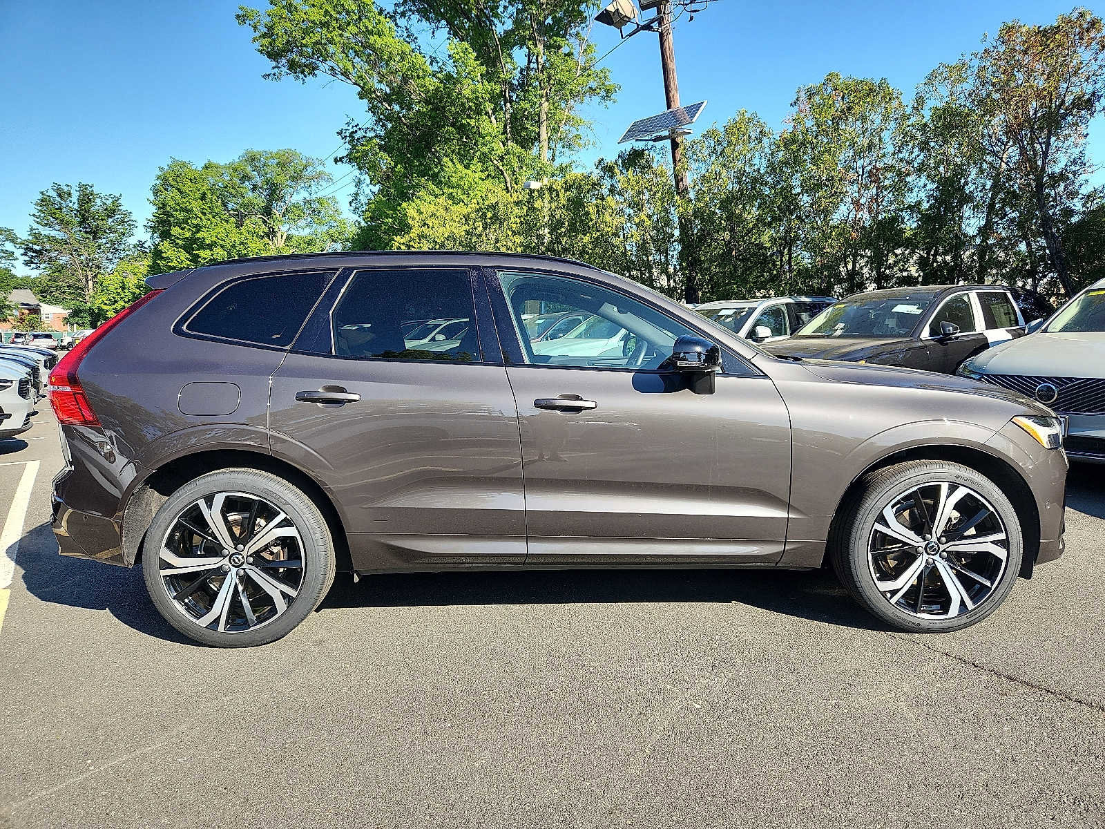 Certified 2023 Volvo XC60 B6 Ultimate w/ Protection Package Premier AWD/4WD image 7