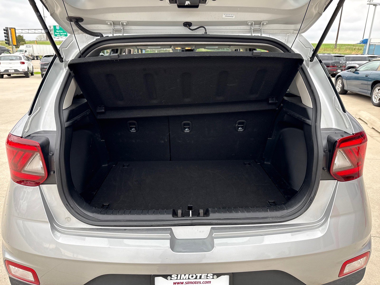 Used 2025 Hyundai Venue SEL FWD image 8