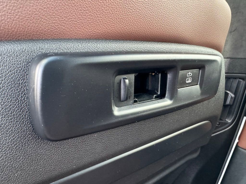 Used 2020 BMW X7 M50i w/ Executive Package image 16