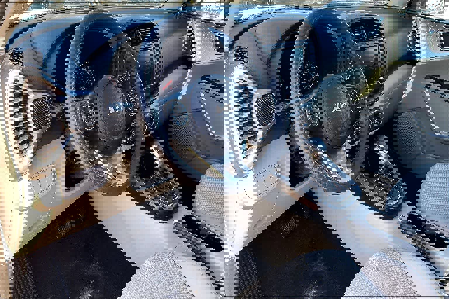 Certified 2022 Kia Soul LX image 2