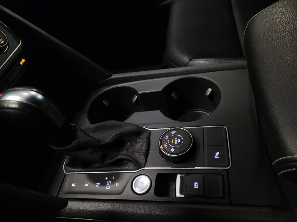 Used 2020 Volkswagen Atlas Cross Sport SE w/ Panoramic Sunroof Package image 26