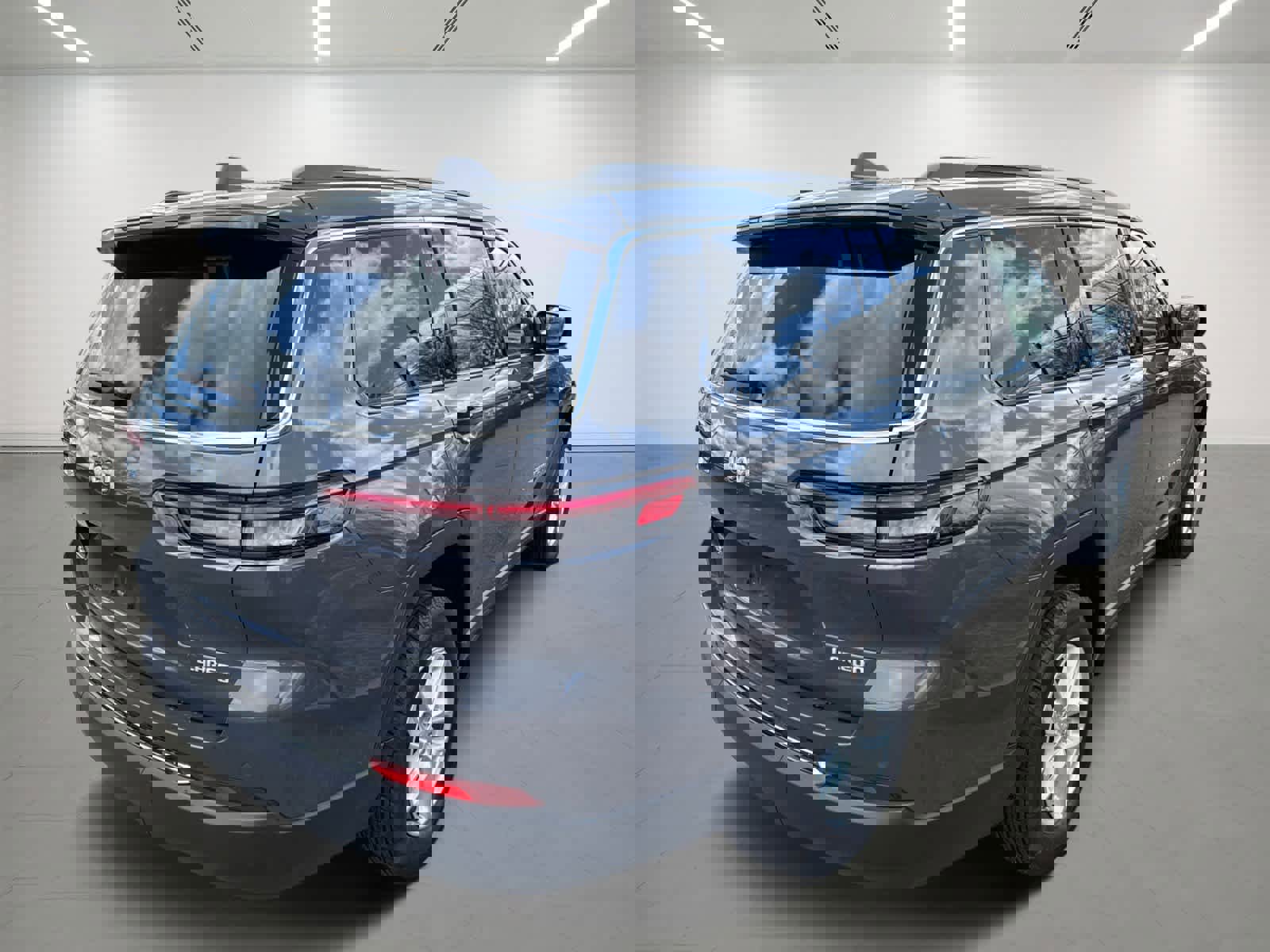 Used 2025 Jeep Grand Cherokee L Laredo w/ Luxury Tech Group I AWD/4WD image 6