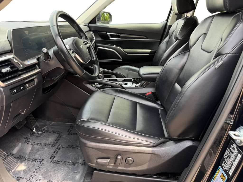 Certified 2024 Kia Telluride S w/ S Sunroof Package FWD image 16