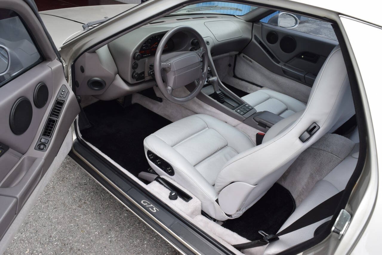 Used 1993 Porsche 928 GTS RWD image 2