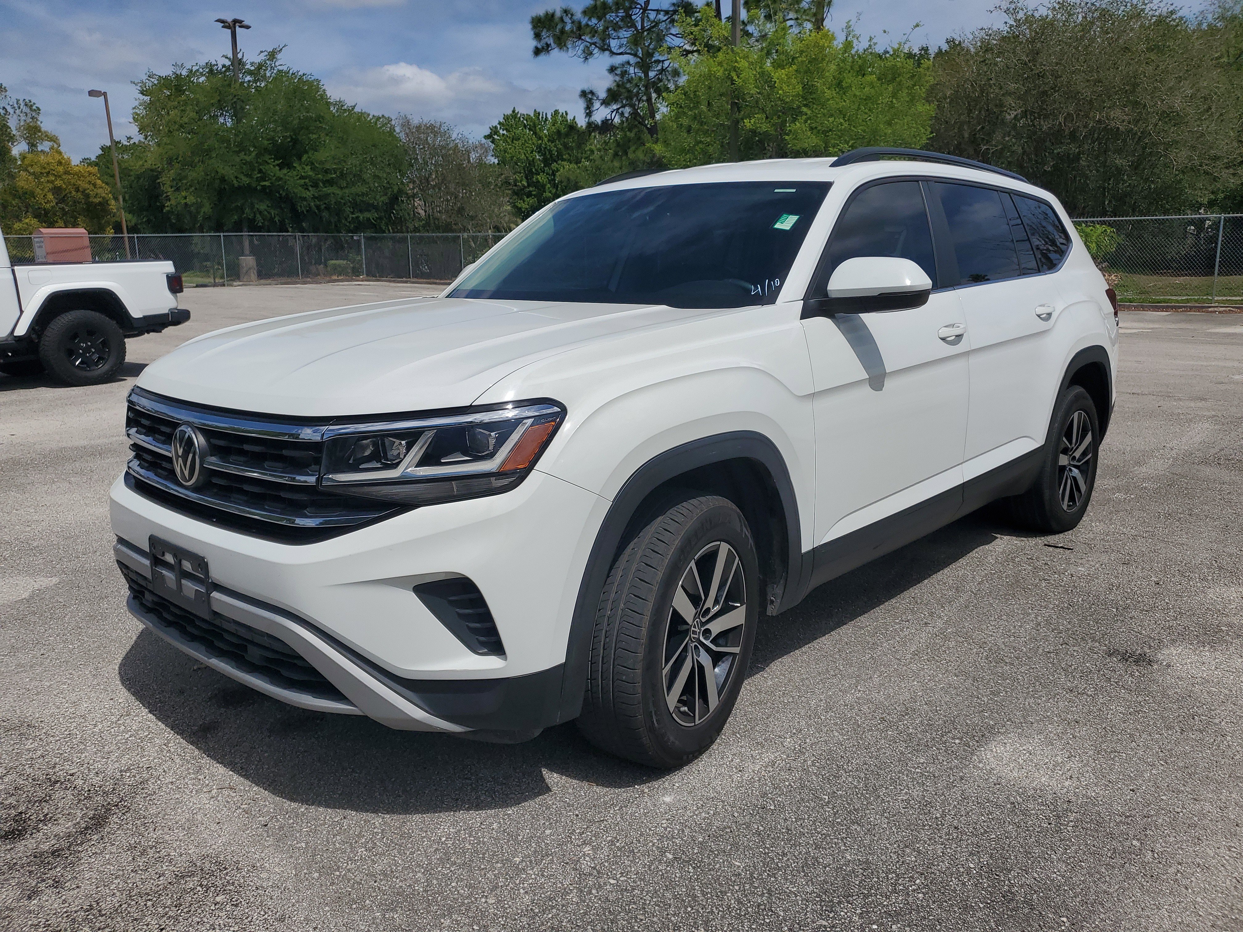 Used 2021 Volkswagen Atlas SE image 2