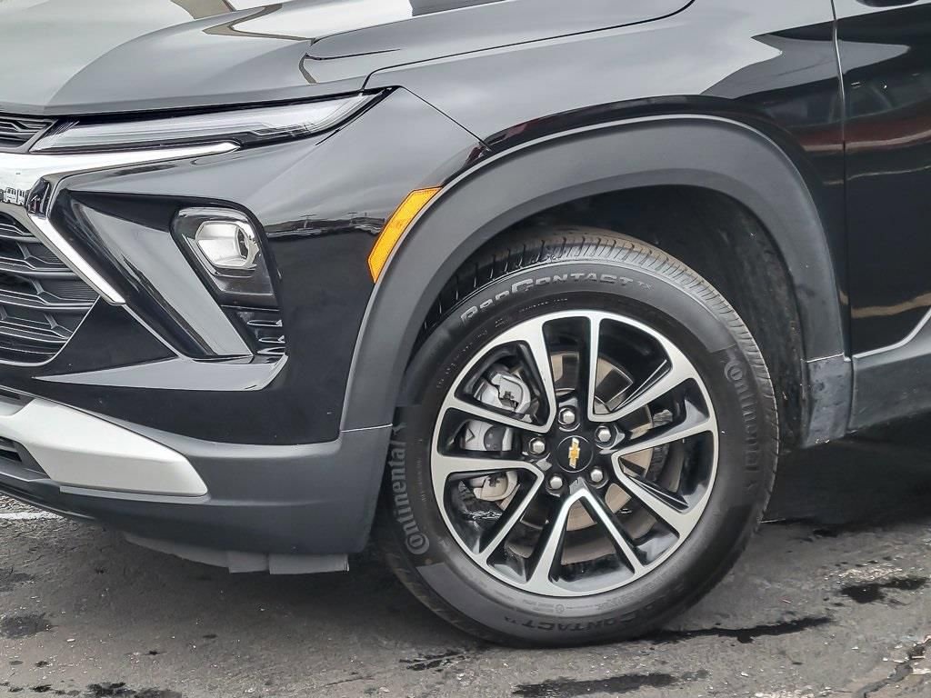 Used 2025 Chevrolet TrailBlazer LT FWD image 3