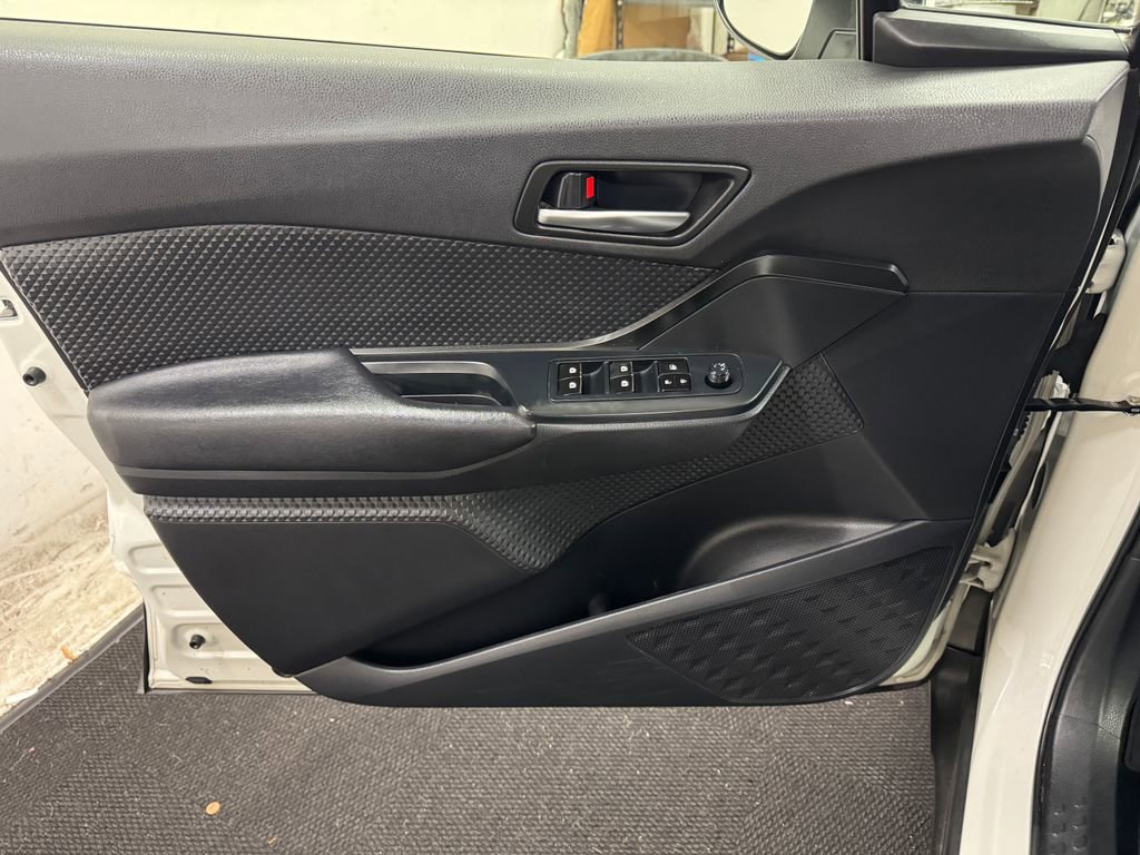 Used 2018 Toyota C-HR XLE image 14