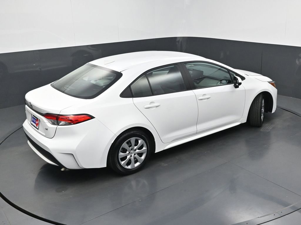 Used 2022 Toyota Corolla LE FWD image 32