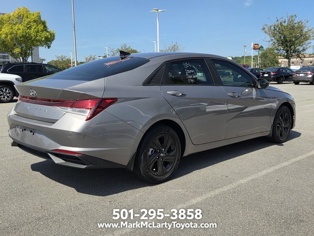 Used 2023 Hyundai Elantra SEL FWD image 5