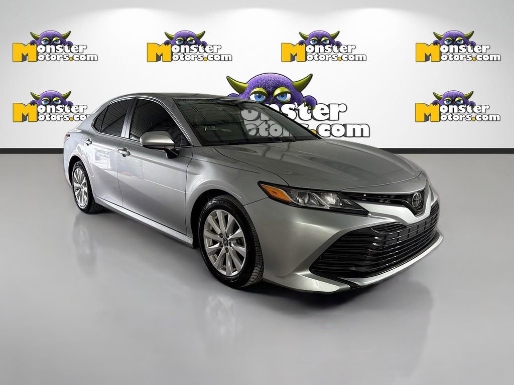 Used 2020 Toyota Camry LE FWD image 3