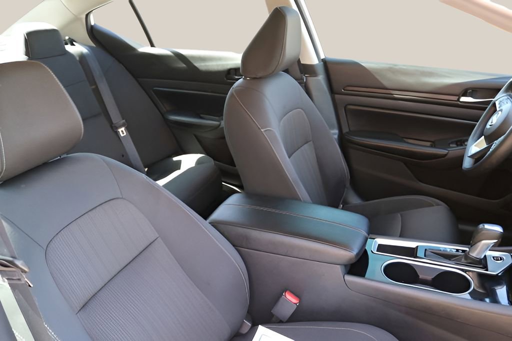 Used 2024 Nissan Altima 2.5 SV image 18