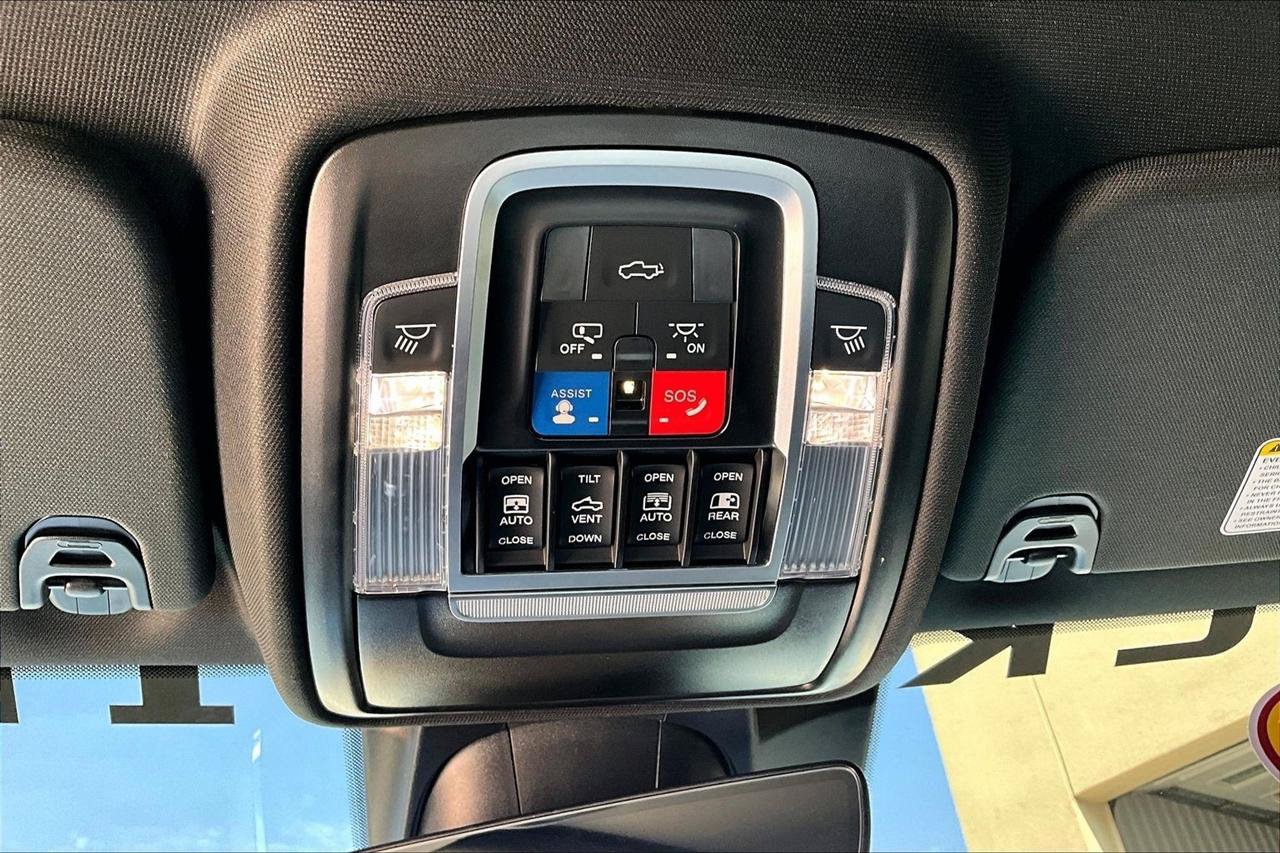 Used 2024 RAM 1500 Laramie AWD/4WD image 17