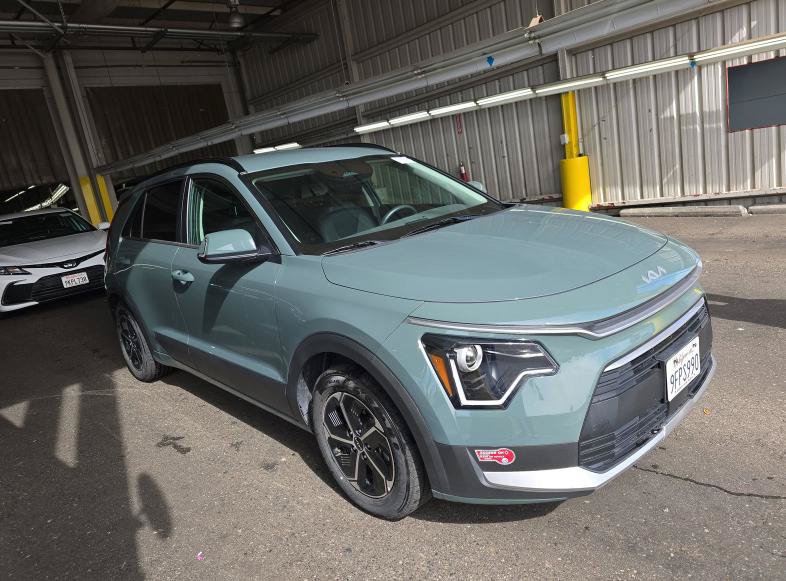 Used 2023 Kia Niro EX FWD image 4
