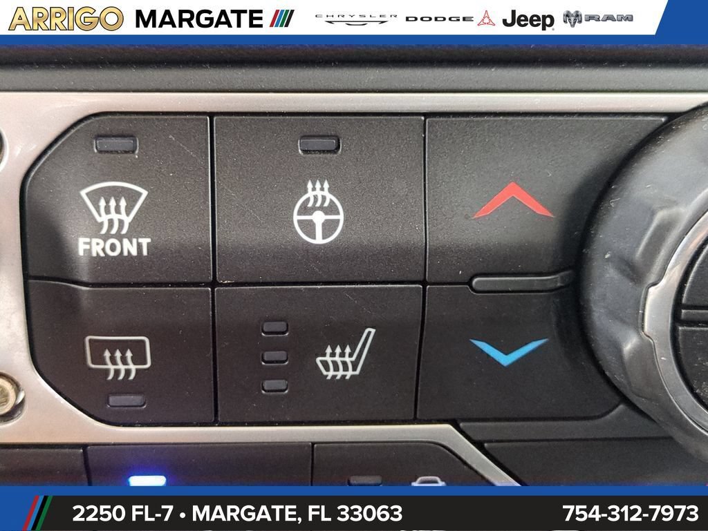 Used 2025 Jeep Wrangler Unlimited Sahara AWD/4WD image 23