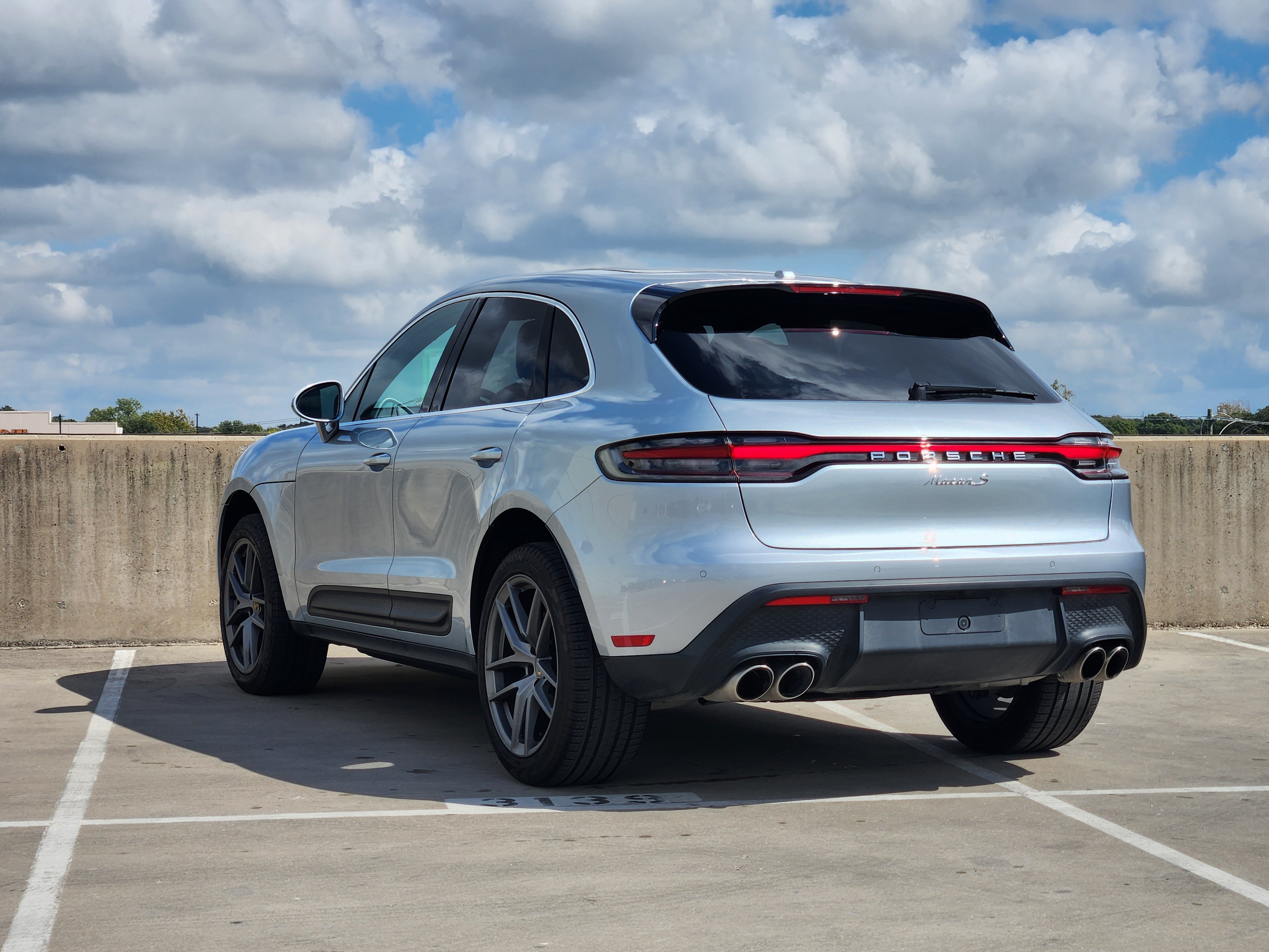 Certified 2023 Porsche Macan S AWD/4WD image 3