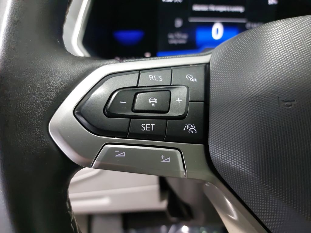 Used 2022 Volkswagen Tiguan SE image 17