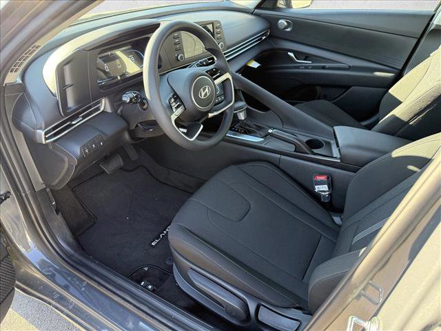 New 2026 Hyundai Elantra SE image 3