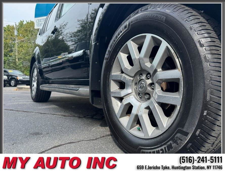 Used 2010 Nissan Pathfinder LE w/ Navigation Pkg image 9