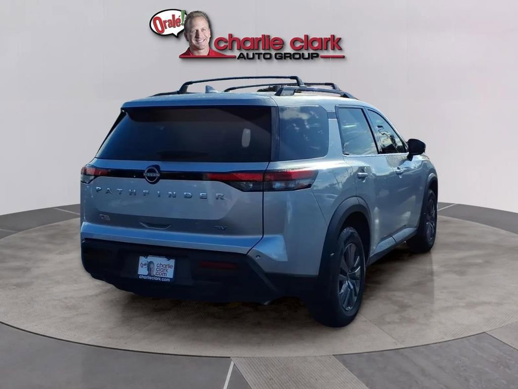 Used 2024 Nissan Pathfinder SV image 5