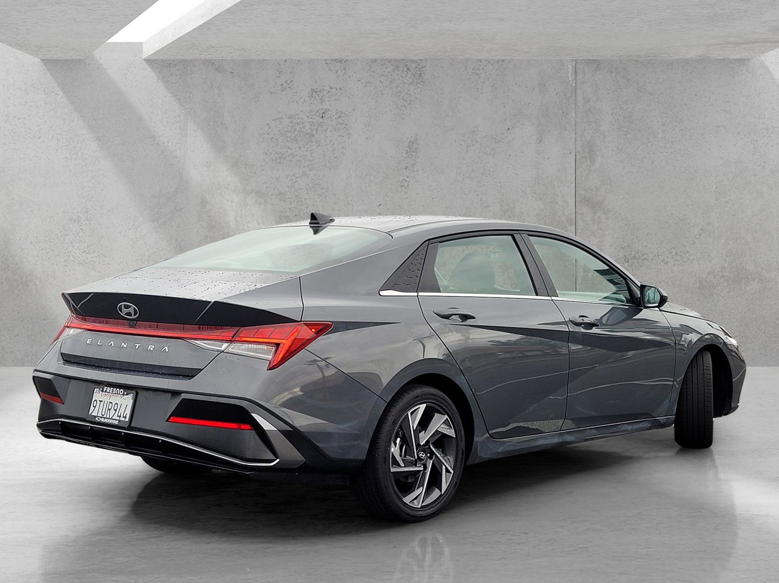 Used 2025 Hyundai Elantra SEL image 4