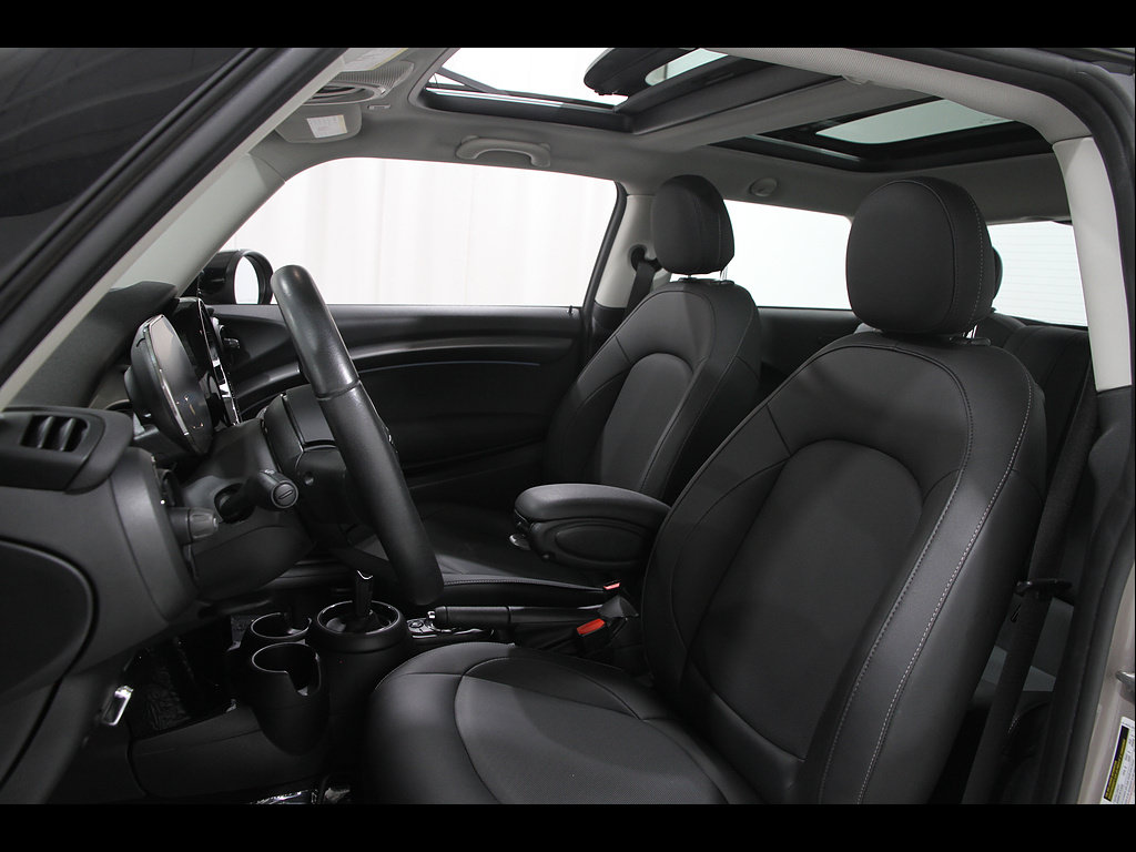 Certified 2023 MINI Cooper 2-Door Hardtop FWD image 5