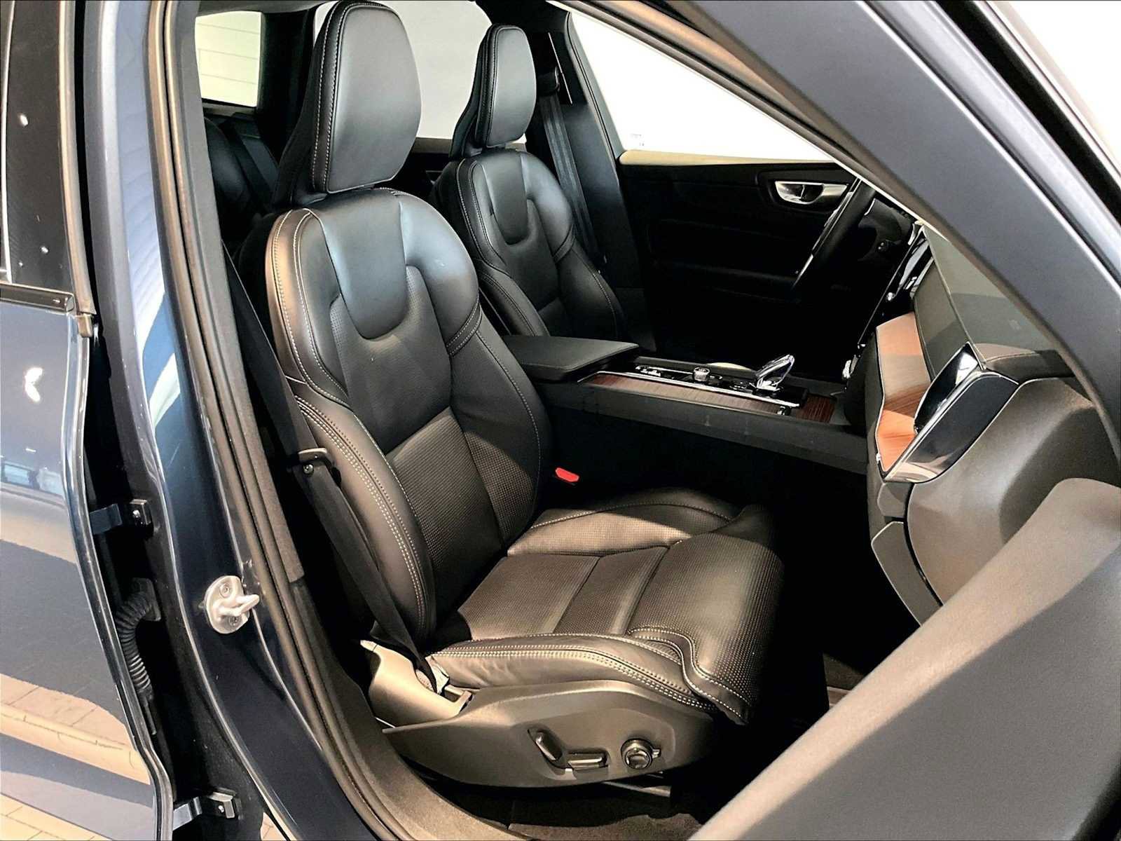 Used 2024 Volvo XC60 T8 Ultimate image 22