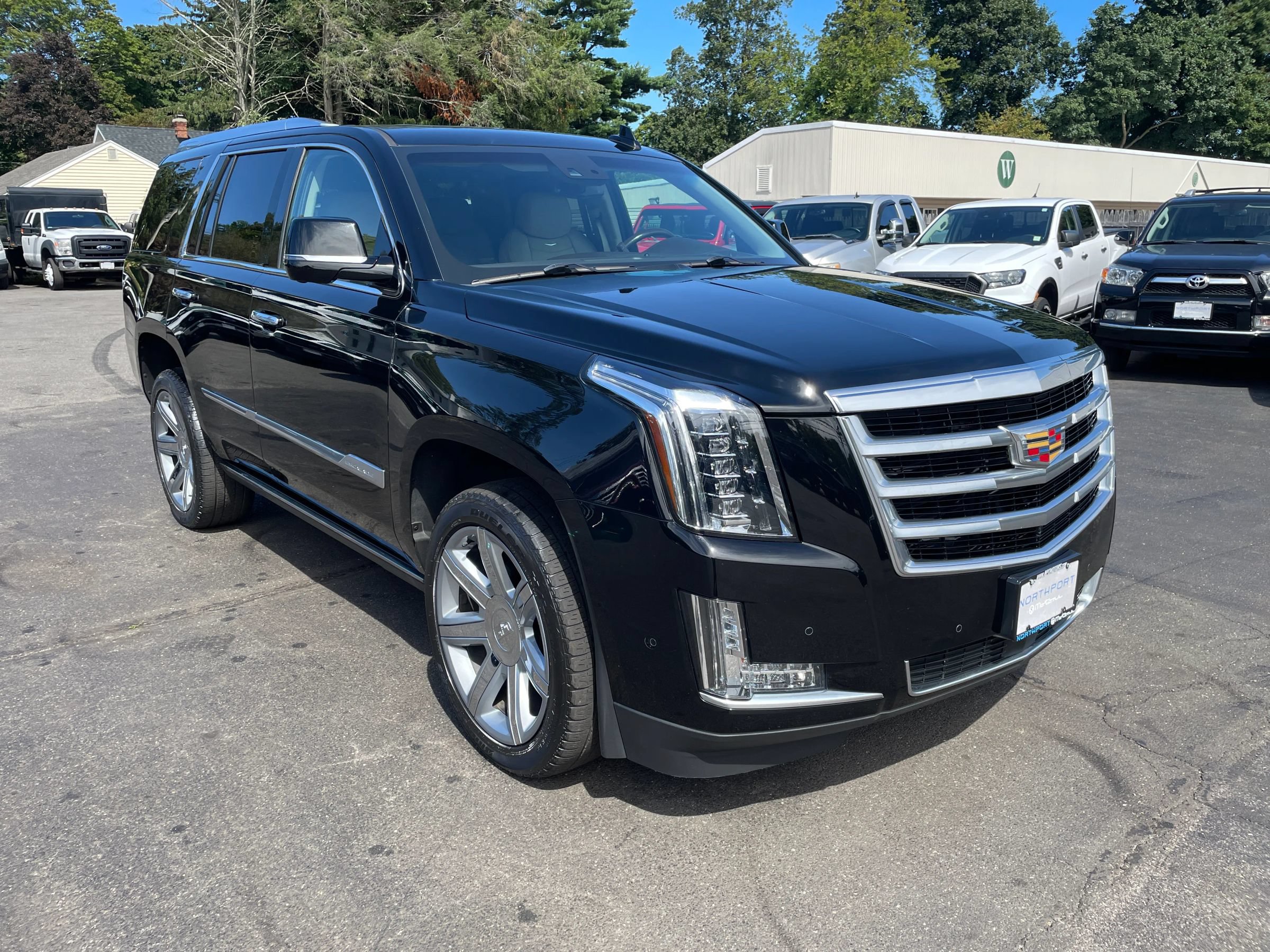 Used 2017 Cadillac Escalade Premium Luxury AWD/4WD image 7