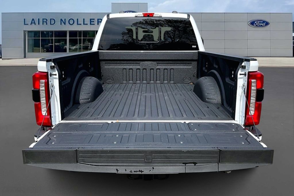 New 2026 Ford F250 Lariat w/ Black Appearance Package image 16