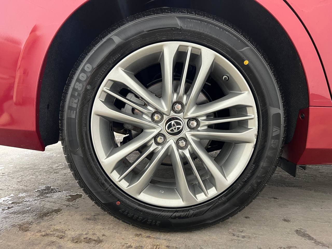 Used 2015 Toyota Camry SE w/ Moonroof Package FWD image 29