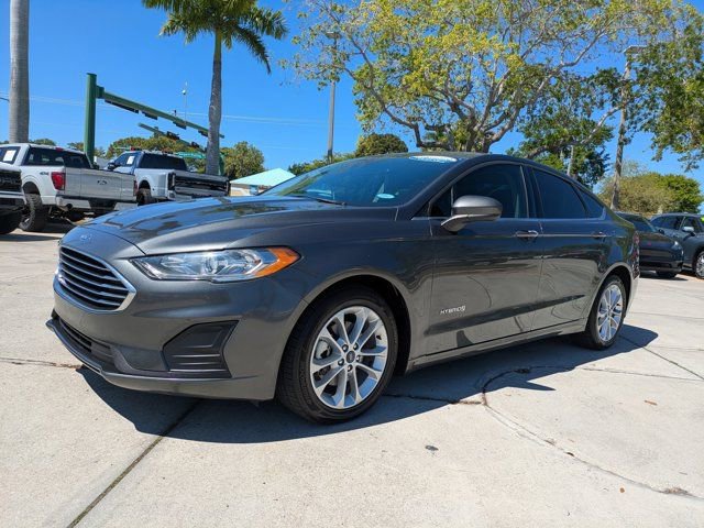Certified 2019 Ford Fusion SE image 3