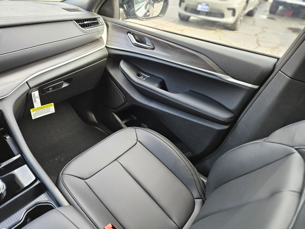 New 2025 Jeep Grand Cherokee Limited image 15
